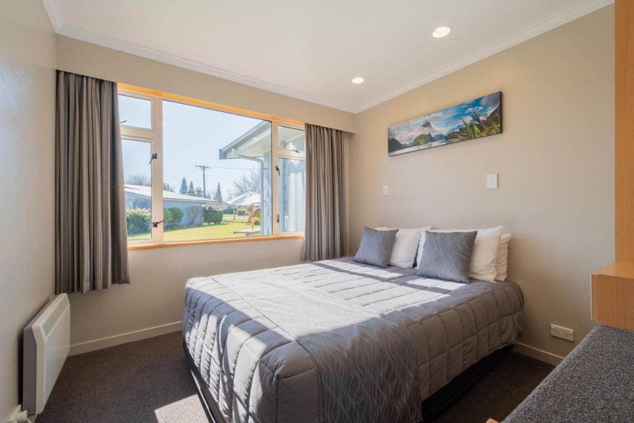 Te Anau Motel & Apartments Exterior photo
